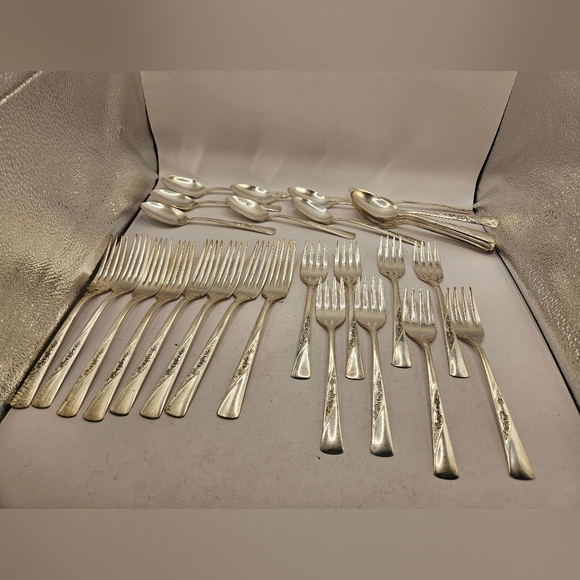 Revelation Silverplate Flatware 61 Piece Set IS Service For 8 Used Condition.  - Picture 2 of 15